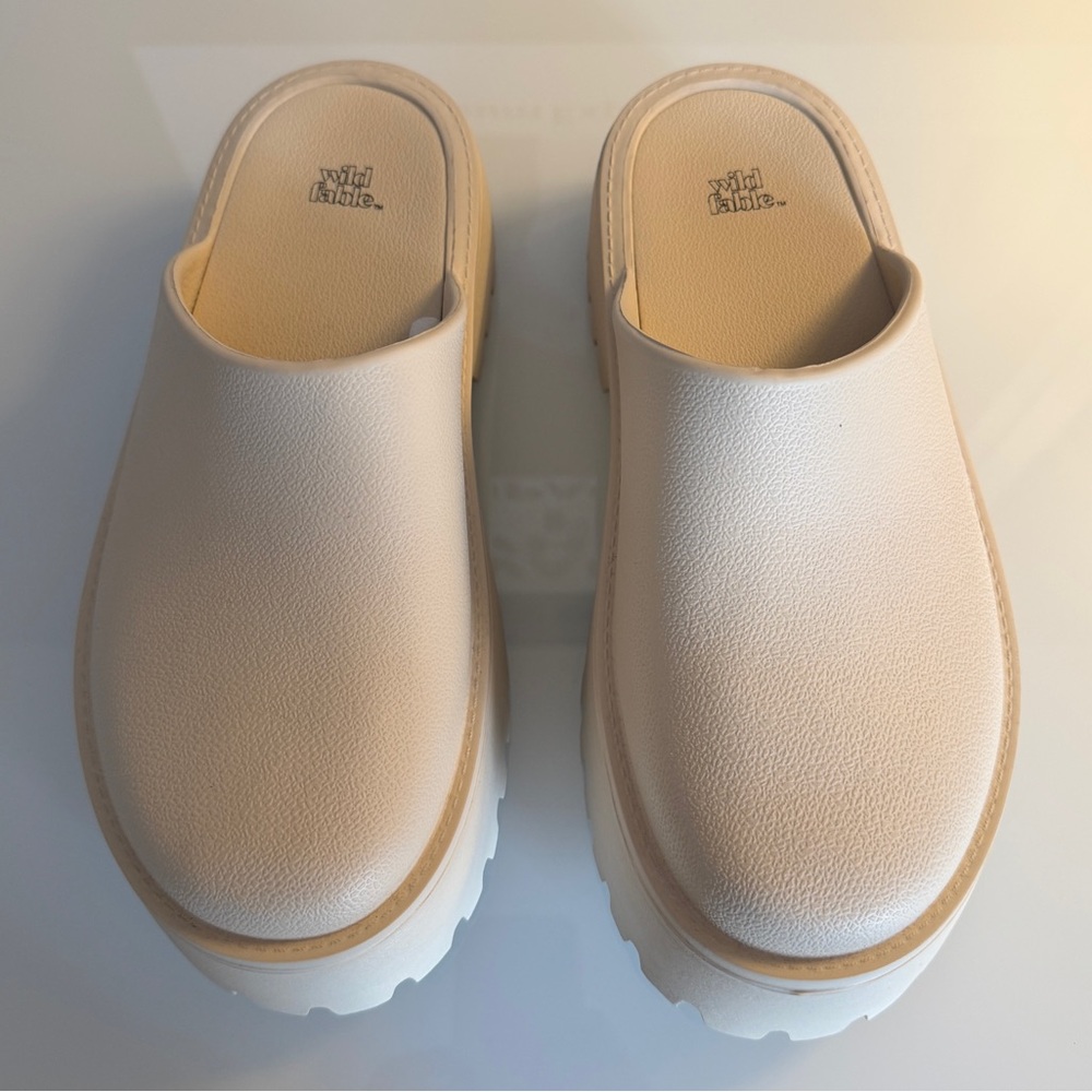 Wild Fable Clogs 8 1/2 NWOT